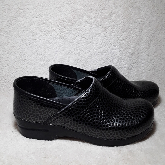 Dansko Black Patterned Clogs Size 41 - Picture 5 of 13